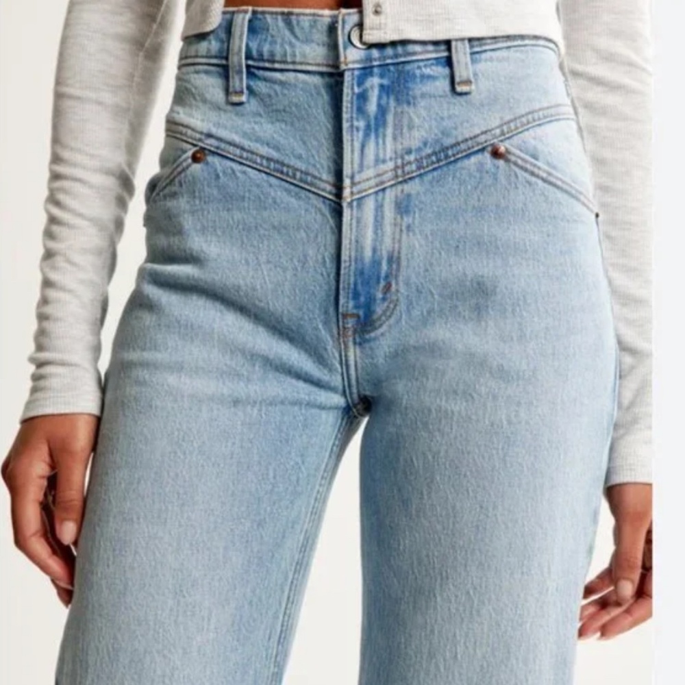 NWT Abercrombie & Fitch 90s Relaxed High Rise Jean Light Wash Front Yoke Size 27